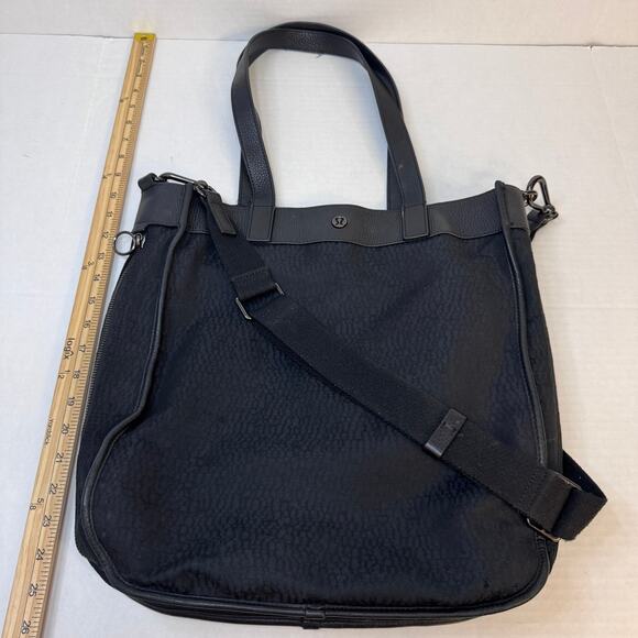lululemon Now and Always Large Expandable Crossbody Tote - Picture 2 of 15